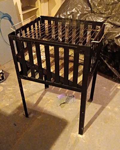 Schwarzer holzkohlegrill aus - schwarzer,